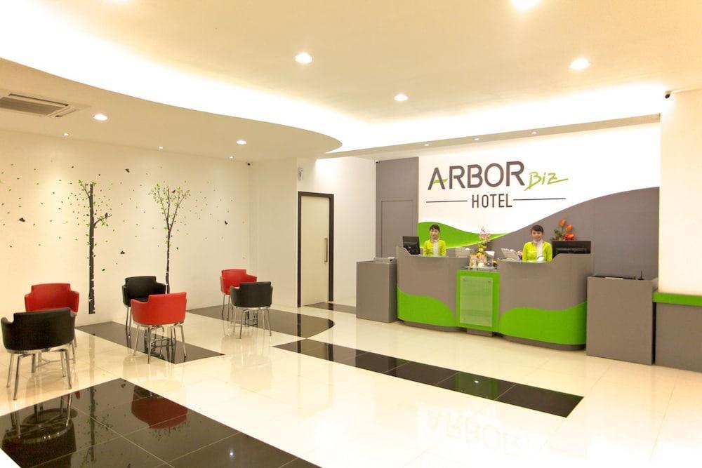 Arbor Biz Hotel Makassar Exterior foto