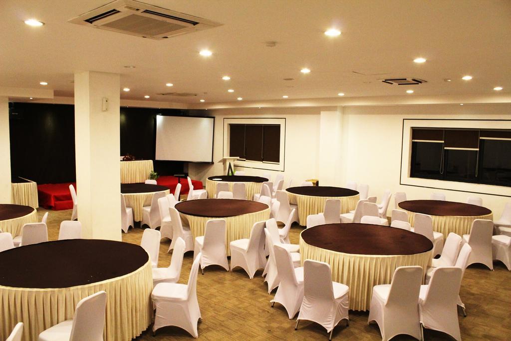 Arbor Biz Hotel Makassar Exterior foto