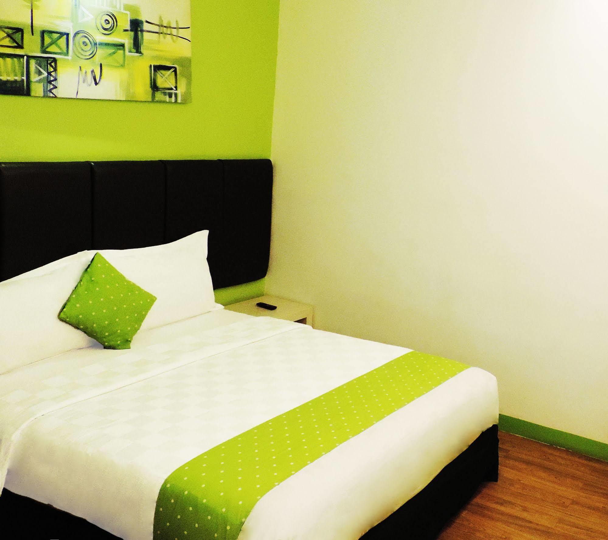 Arbor Biz Hotel Makassar Exterior foto